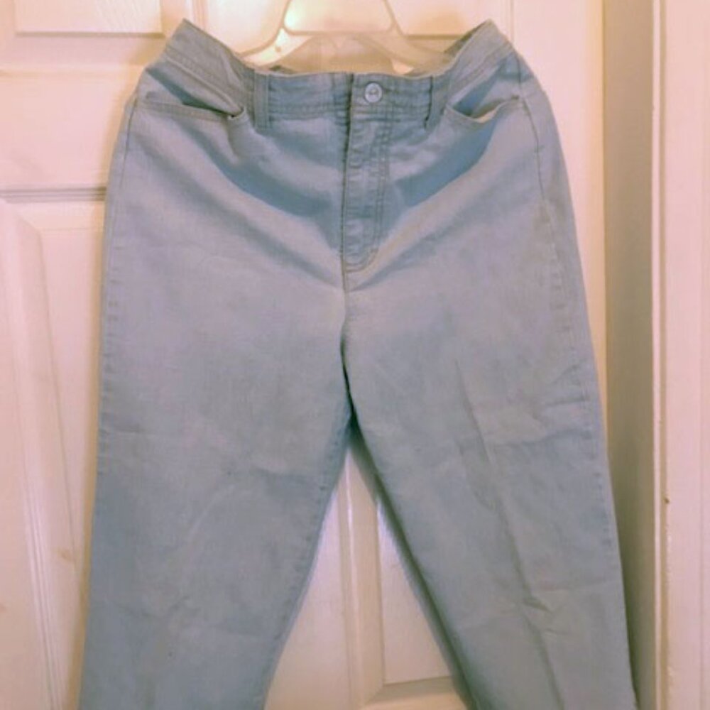 Gloria Vanderbilt Classic Very Light Denim Capri Pants Size M